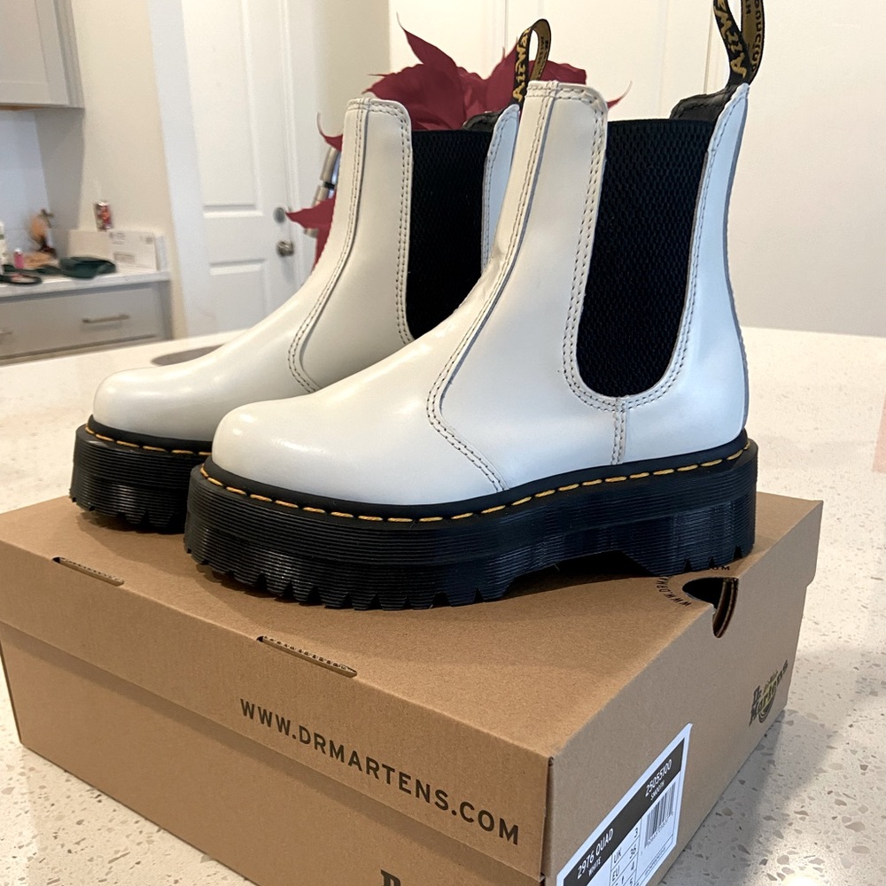 SOLD - Dr. Martens 2976 White